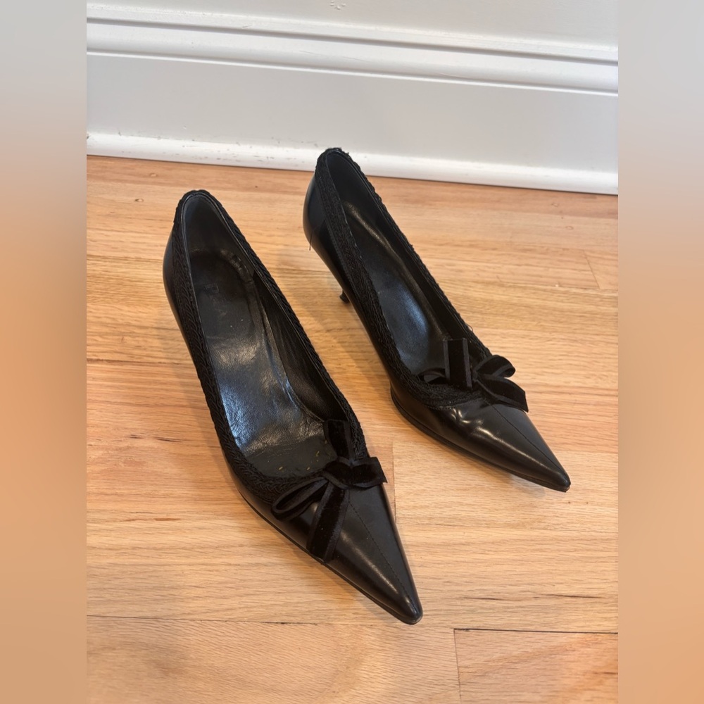 Prada black leather pointed-toe pumps braided trim & velvet bow accent size 35.5